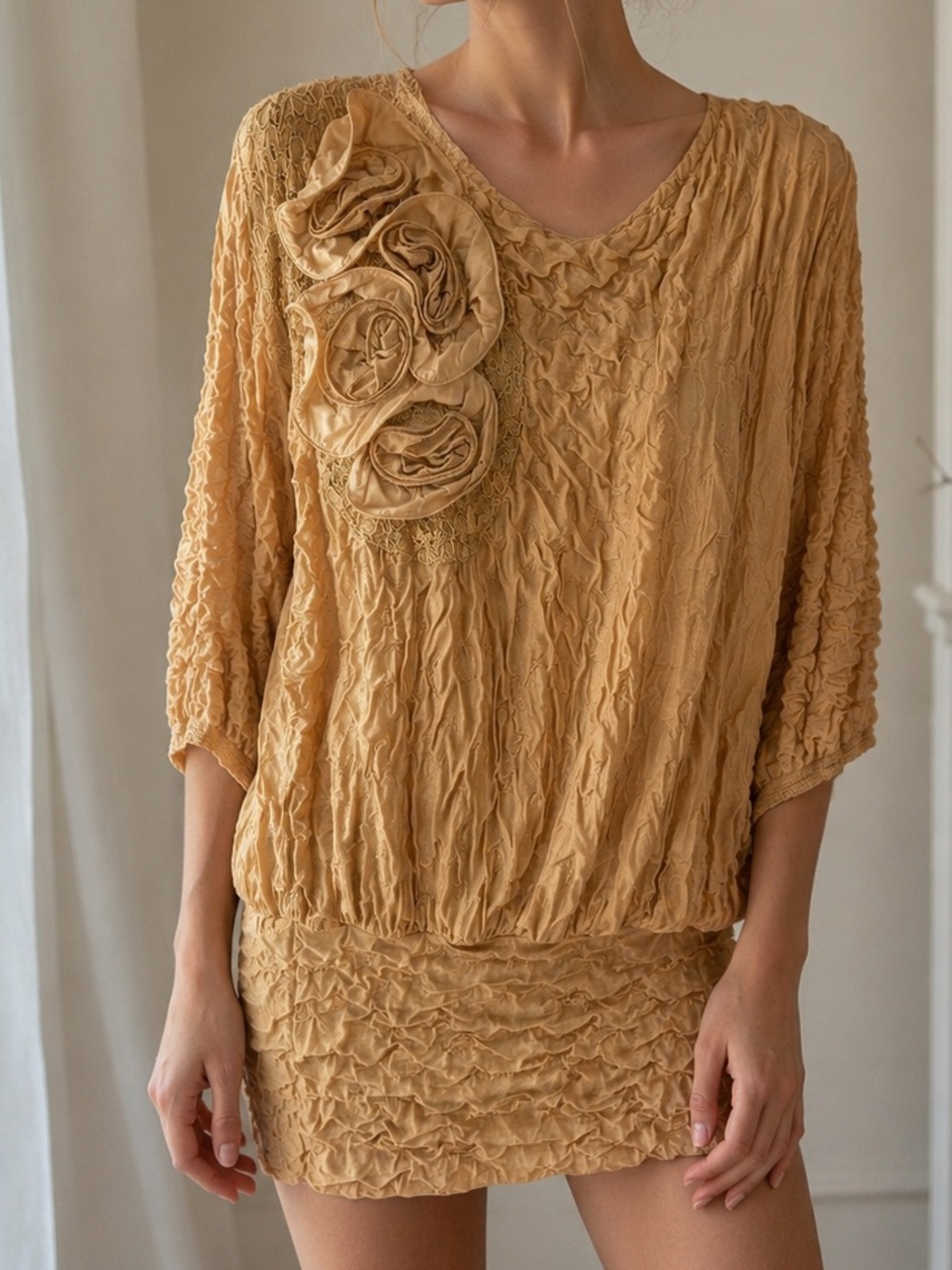 VINTAGE 1980s LIQUID GOLD 
Women's Crinkled Floral Appliqué Blouse Dress